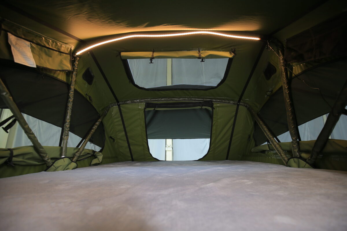 FjallVila-UppLov-daktent-groen-binnenkant-scaled-1.jpg FjällVila UppLöv 140L softtop daktent Khaki-Green